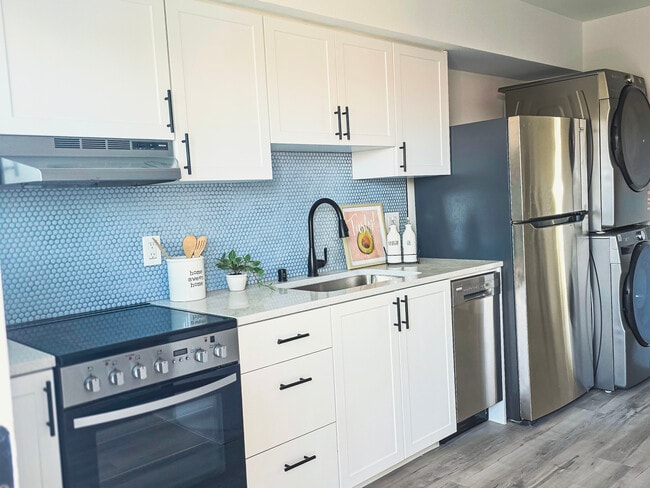 Building Photo - The Crest