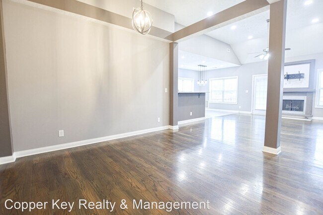 Foto del edificio - 3 br, 3 bath House - 1041 Henry Place Boul...