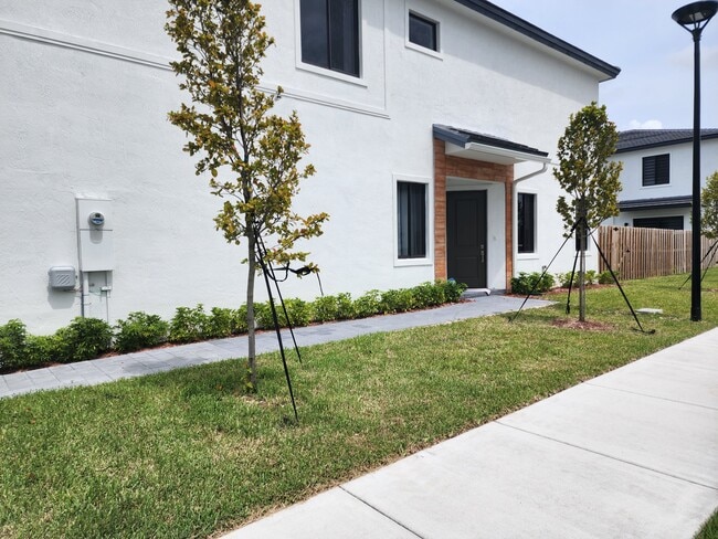 Foto del edificio - 10892 SW 232nd Ter