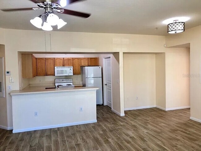 Building Photo - 5125 Palm Springs Blvd