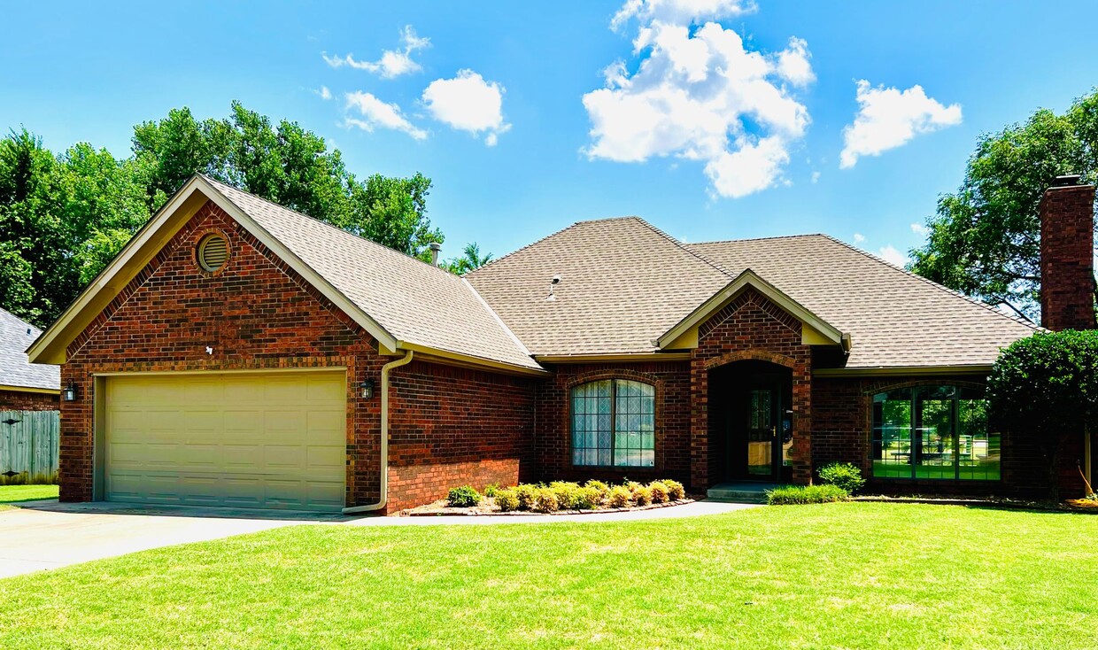 Primary Photo - Beautiful 3BD 2BA Located in Edmond's Trai...
