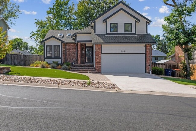 Beautifully 4BR, 3BA Tri-Level with Gorgeo... - Beautifully 4BR, 3BA Tri-Level with Gorgeo... House