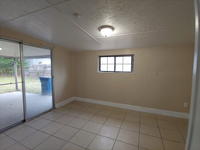 Building Photo - 1109 Pheasant Dr