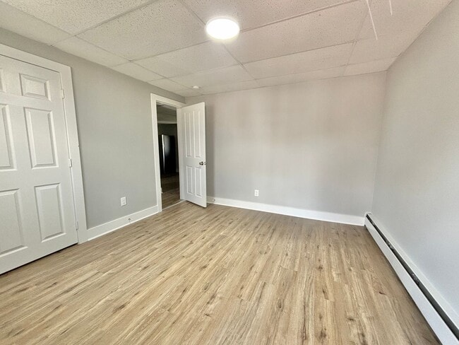 Building Photo - Move in Special!