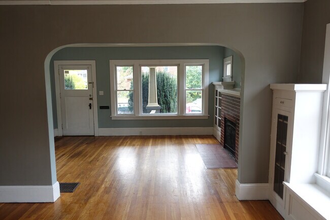Building Photo - 835 N Blandena St
