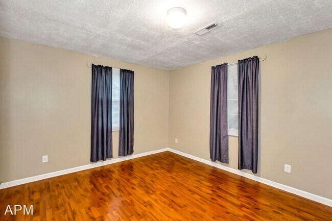 Building Photo - 2 br, 1 bath House - 7912 Oakwood Lane