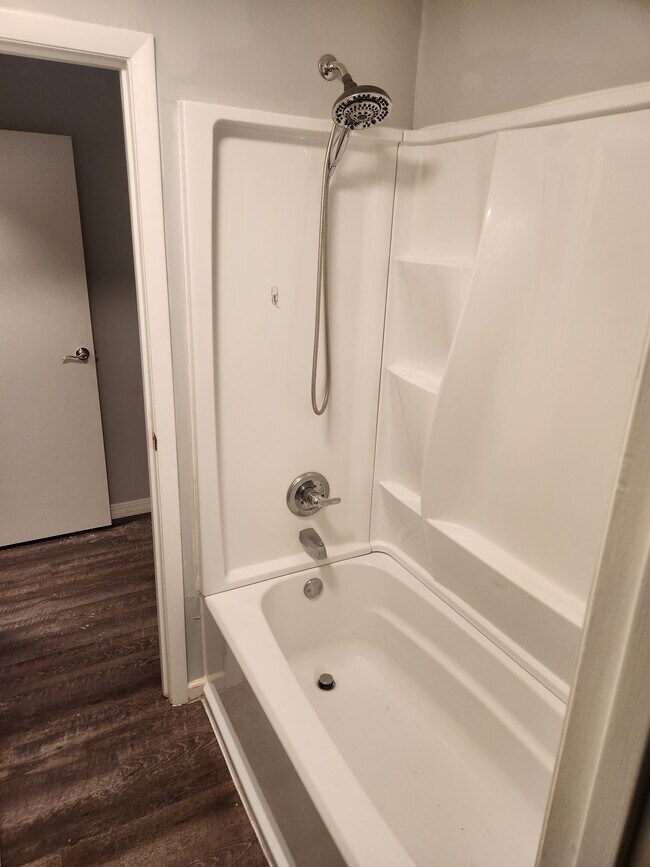 baño principal - 717 Gordon Smith Blvd