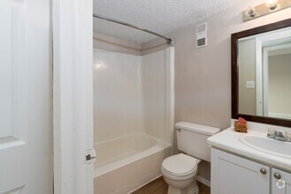 2 BR, 1 BA - 925 SF - Lakeside Villas