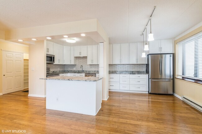 Foto del edificio - 9737 Fox Glen Dr