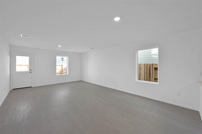 Building Photo - 18243 Via Aurelia Dr
