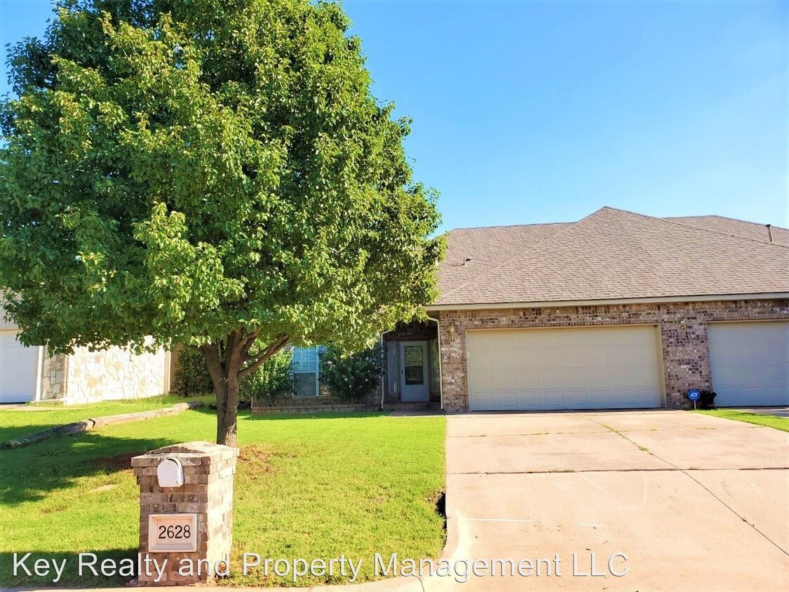 Primary Photo - 2630 Silvertree Dr