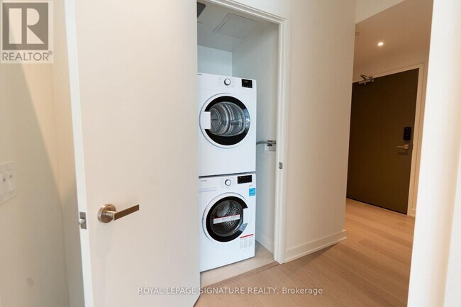 Photo du bâtiment - 448 Burnhamthorpe Rd W