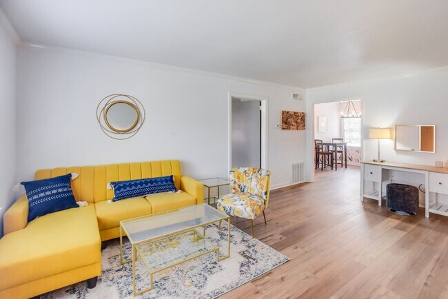 Building Photo - Charming Furnished 2BR/1BA in Midtown Savannah – Close to Everything! Unit 2