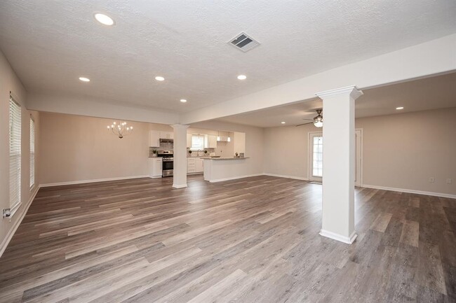 Building Photo - 16226 Kleinwood Dr