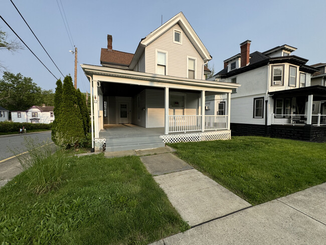 Building Photo - 12 S Wade Ave