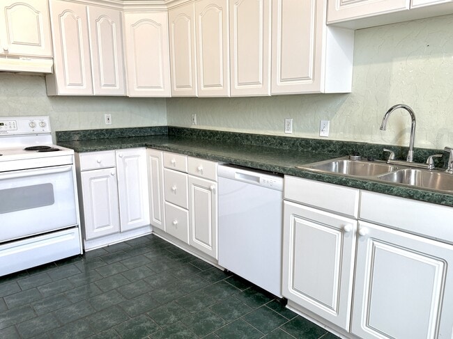 Building Photo - 126 W Main St