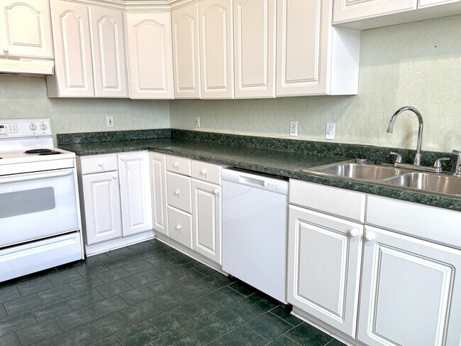 Foto del edificio - 126 W Main St