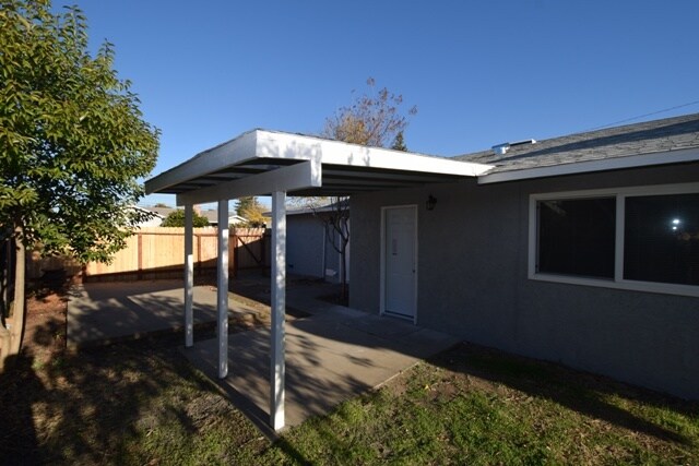 Building Photo - 400 Loretto Dr