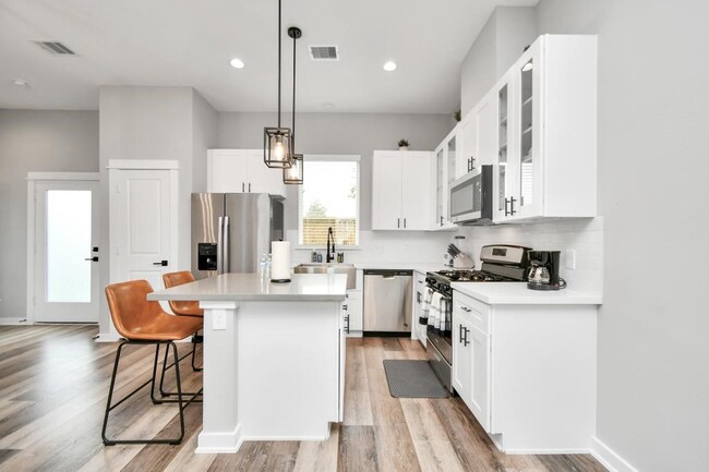 Foto del edificio - 407 Stonework Garden Ln