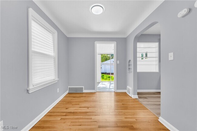 Building Photo - 60 Sunnycliff Dr