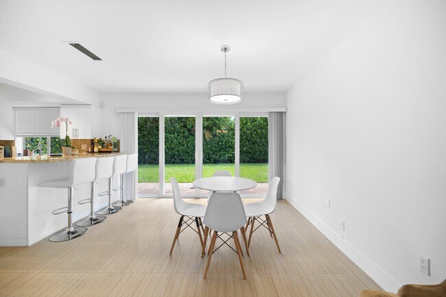 Foto del edificio - 811 Capri St