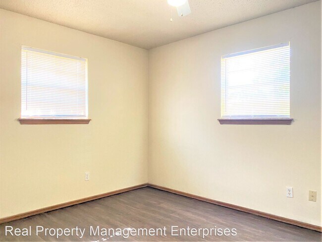 Foto del edificio - 3 br, 1 bath House - 4309 Suntane Rd