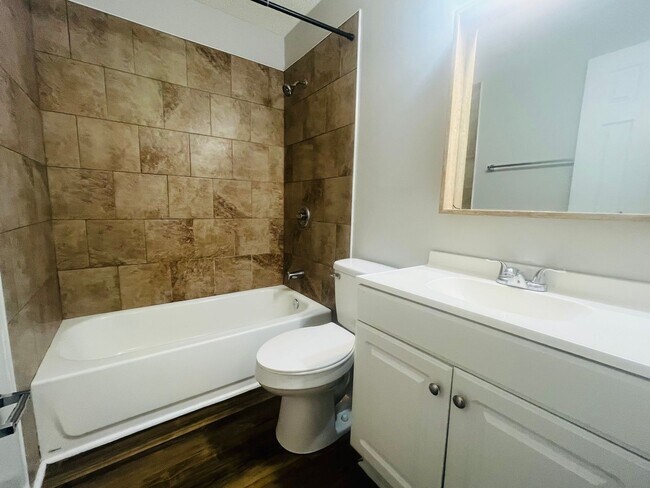 Foto del edificio - 406 Russell Pkwy