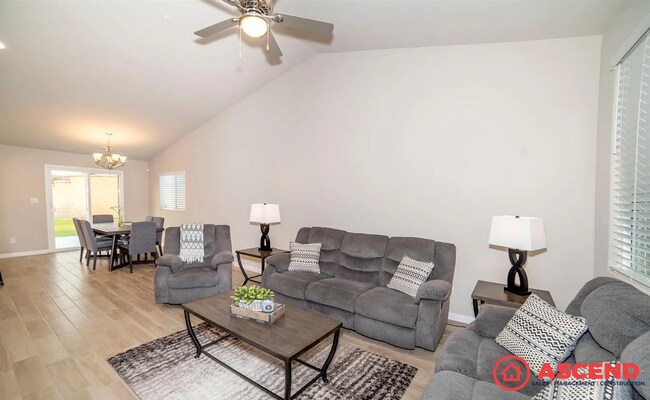 Foto del edificio - Modern 3 Bed / 2 Bath Home in Bakersfield – Garage + Full Appliance Package