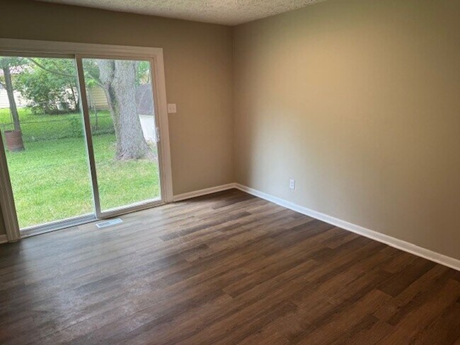 Foto del edificio - Beautiful Brick 3 Bedroom Home on East Side