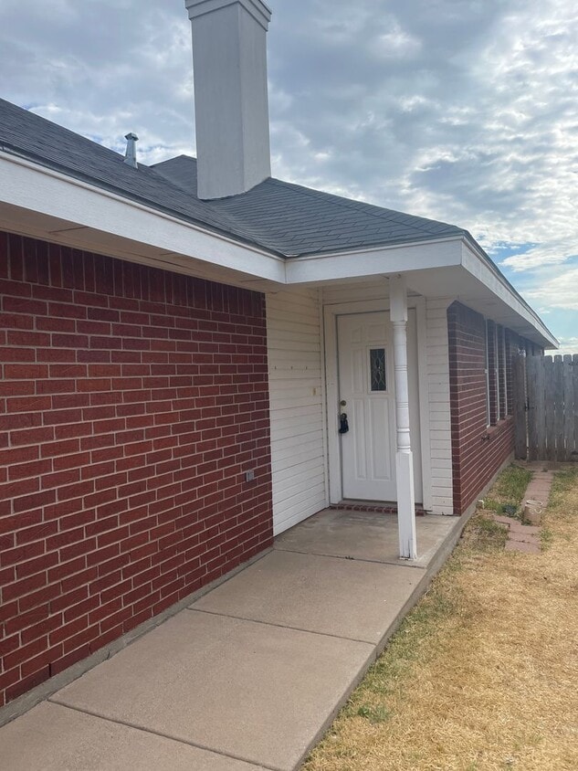 Primary Photo - 3/2/2 duplex! NEW HVAC UNIT! Heritage Parks!