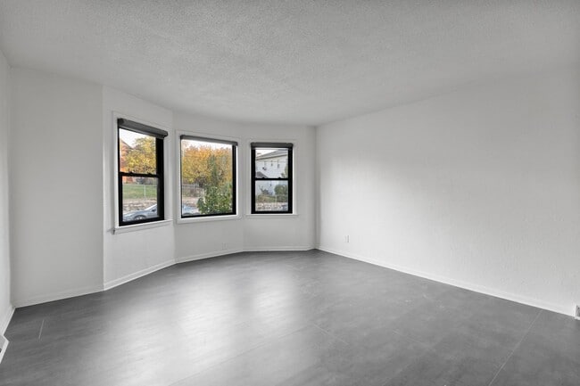 Building Photo - Pendleton Heights 4BR—Updated Historic Charm + Modern Comforts | 2,300 sq ft