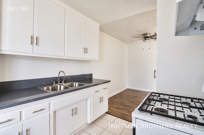 Foto del edificio - 8330 Willis Ave