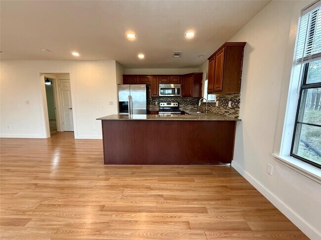 Foto del edificio - 21003 Boggy Ford Rd