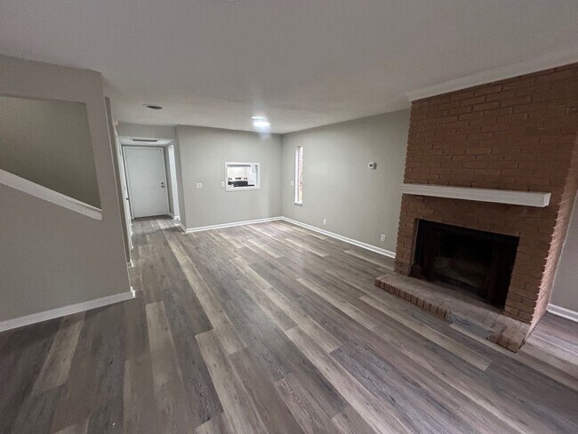 Foto del edificio - 240 Jamil Rd