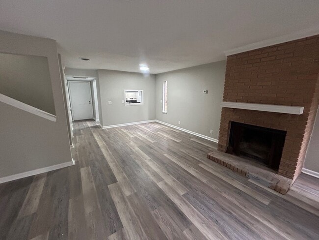 Building Photo - 240 Jamil Rd