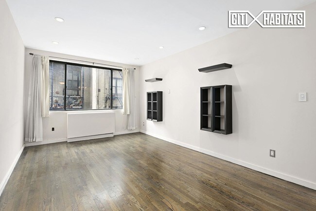 Building Photo - 44 E 12th St