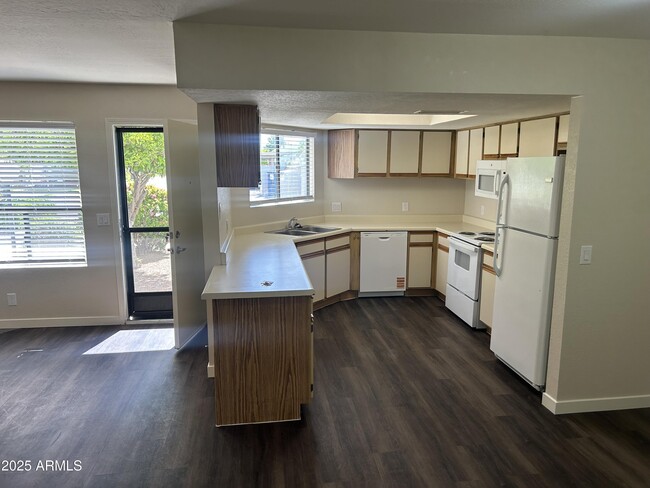Foto del edificio - 1444 N Recker Rd