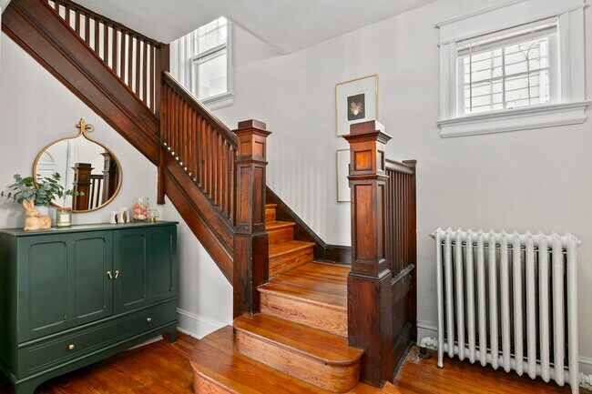 Building Photo - 1351 Franklin St NE