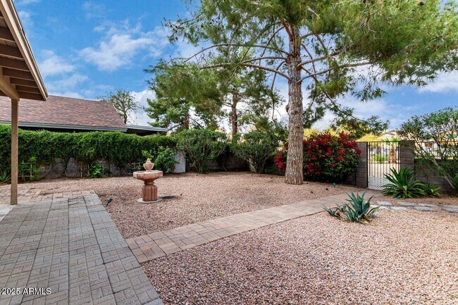 Building Photo - 730 E Rosemonte Dr