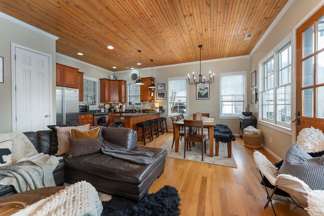 Building Photo - 95 Breakaway Trail S