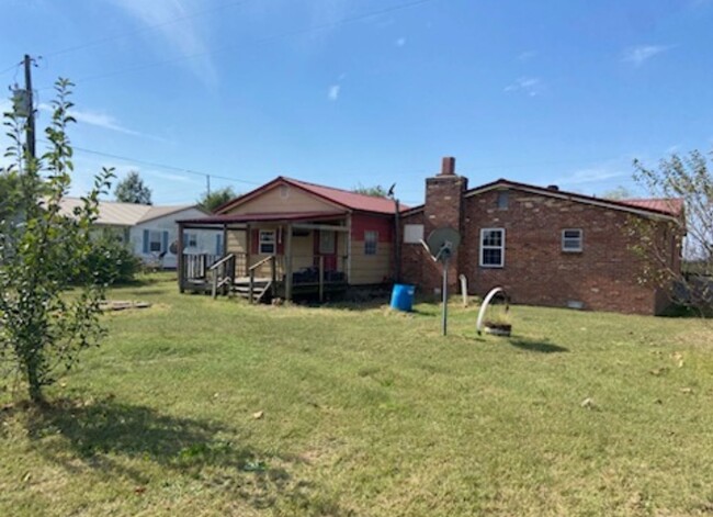 Building Photo - Large Home! - $790 Month / $1,900 Down