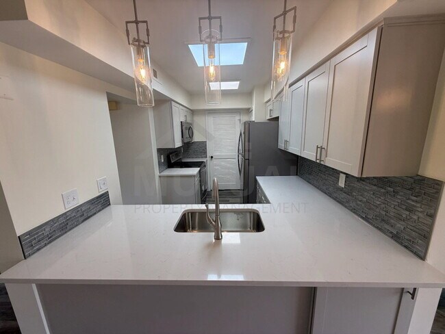 Foto del edificio - 1560 Meadowside Dr