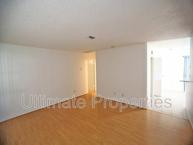 Building Photo - 10620 W Northern Ave