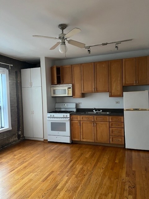 Foto del edificio - 1624 W Morse Ave