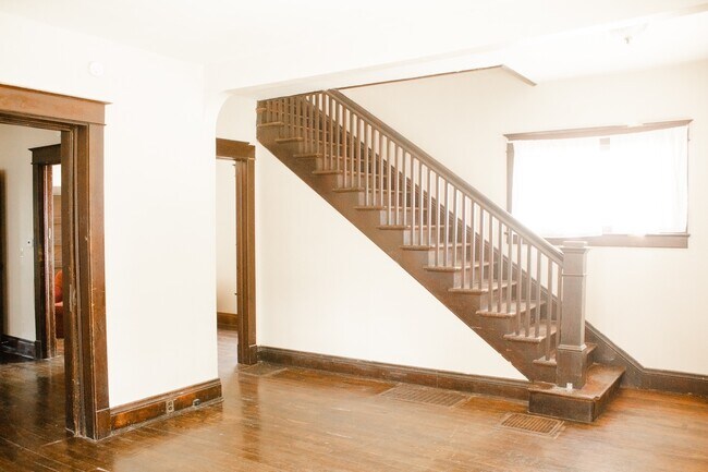 Building Photo - 423 N Salisbury St