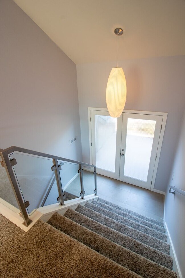 Building Photo - 5Bd/2.5Ba Redmond Home