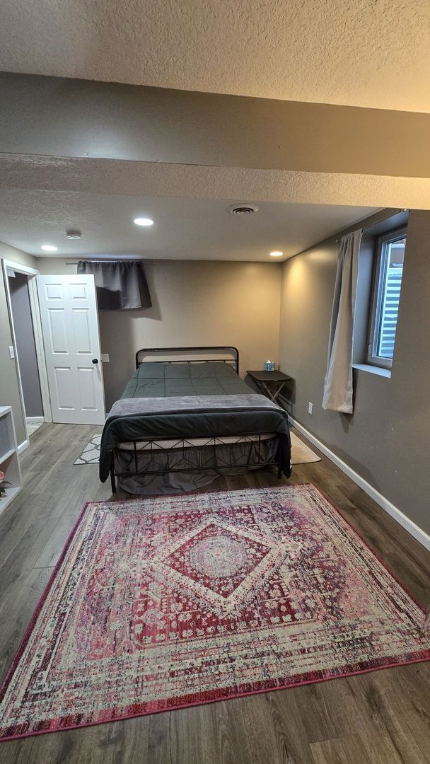 Foto del edificio - Charming & Spacious Home for Rent in Crystal!