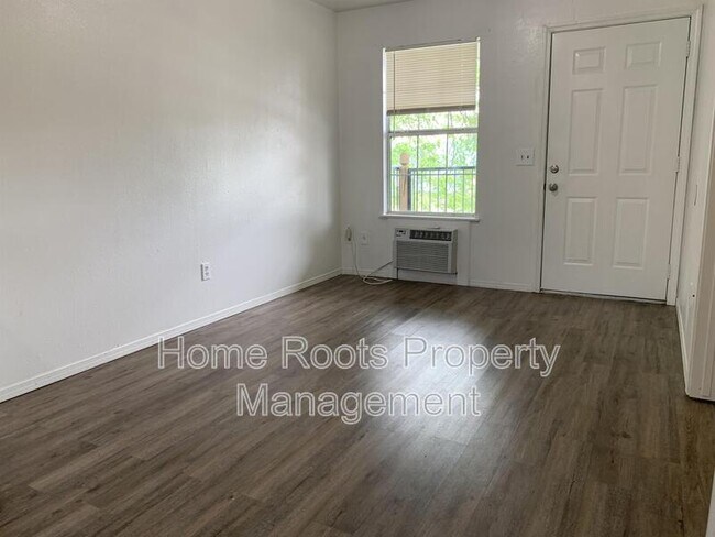 Foto del edificio - 1414 S Powell St