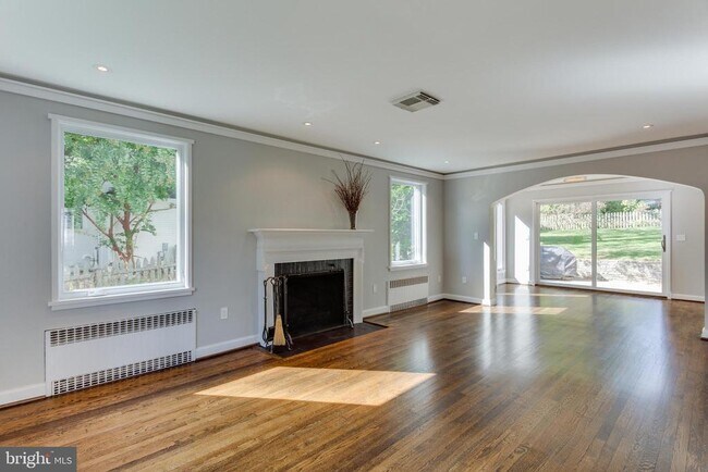 Building Photo - 6702 Melville Pl