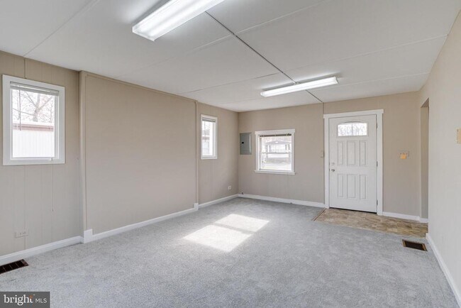 Building Photo - 104 Briarwood Rd